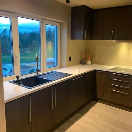 Med 4 Soverom Og Sjoutsikt * Visnes