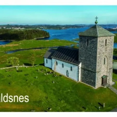 Med 4 Soverom Og Sjoutsikt Holiday home *