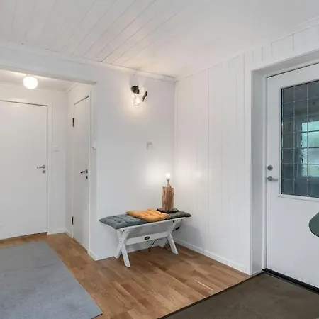 Med 4 Soverom Og Sjøutsikt Feriehus *