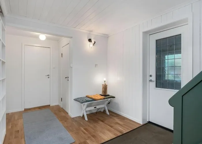 Med 4 Soverom Og Sjøutsikt Feriehus *